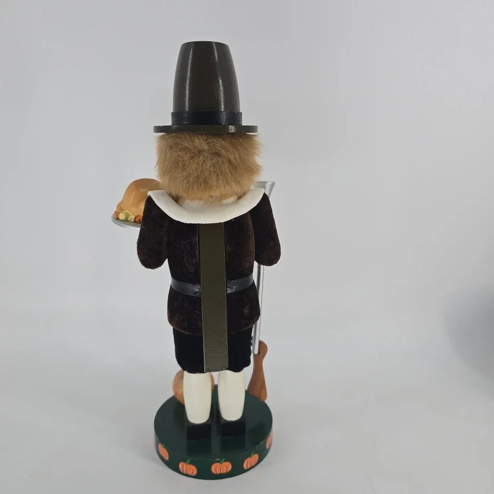 Vintage 2003 Nutcracker Village Thanksgiving Pilgrim Man with Turkey  14